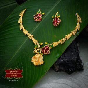 Stylish Gold Plated Rosy Necklace with Earrings